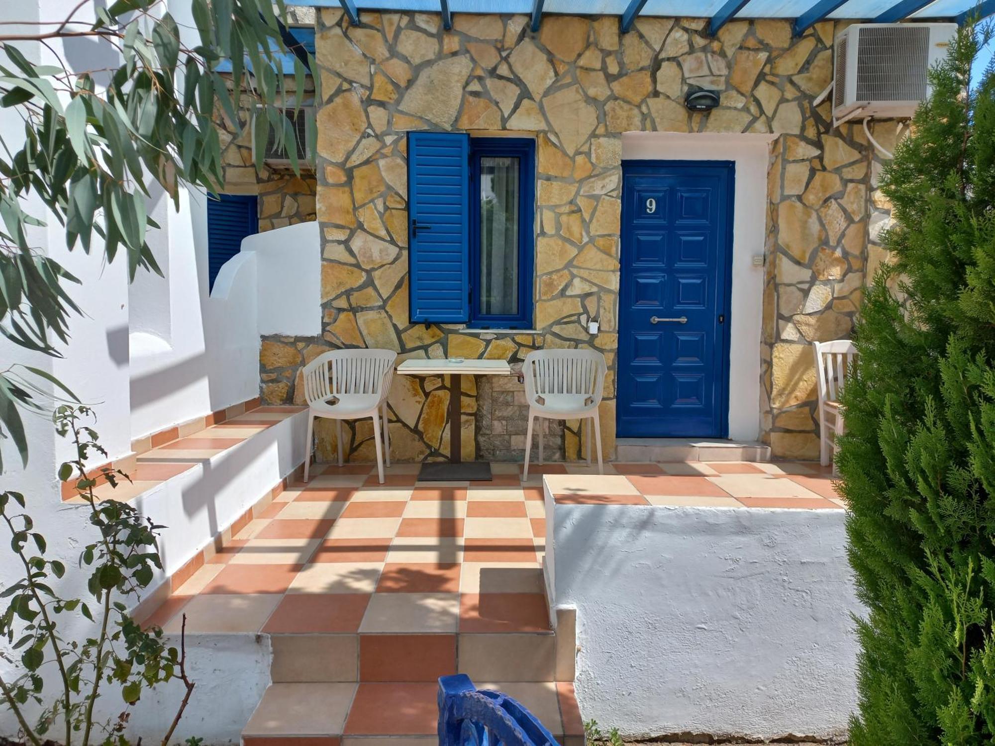 Serifos Palace Апарт-отель